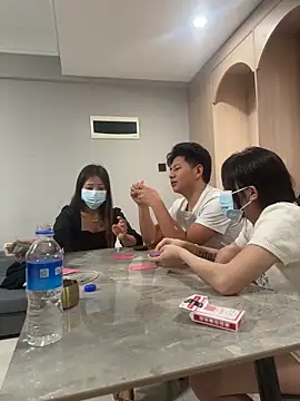 zhuendong000001 online show from March 18, 2026, 2:19 pm