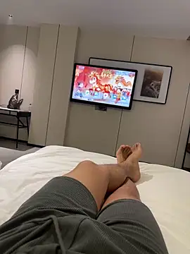 zhuendong000001 online show from April 17, 2026, 1:14 pm