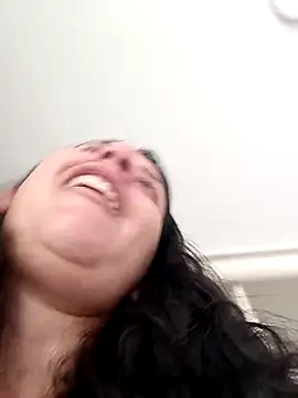 LunaDamasco online show from April 8, 2026, 6:53 pm