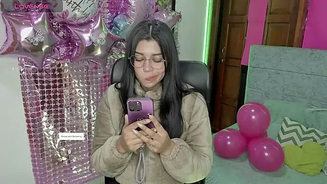 Aysha winxs online show from April 22, 2026, 3:35 am