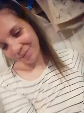 Snapshot of CamiliLuna chatting on April 2, 2026, 10:05 pm CamiliLuna online show from April 2, 2026, 10:05 pm