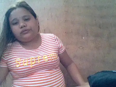 Snapshot of sweetlyn31 chatting on June 4, 2026, 12:37 am sweetlyn31 online show from June 4, 2026, 12:37 am