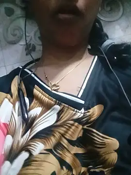 Vandana122 online show from June 3, 2026, 9:08 pm