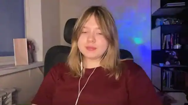 TomikoPfau online show from April 19, 2026, 6:10 pm