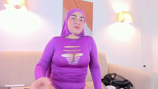 Malika Noor online show from May 6, 2026, 1:59 pm