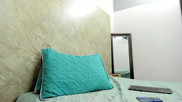 Snapshot of Mick-lollipop chatting on March 4, 2026, 7:32 pm Mick-lollipop online show from March 4, 2026, 7:32 pm