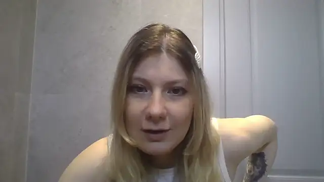 Foxy Bright online show from March 9, 2026, 1:25 pm