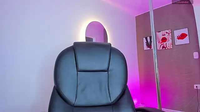 Tiphanysalvatore online show from February 26, 2026, 7:36 pm