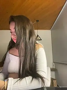 Mady Pink online show from April 14, 2026, 3:44 am