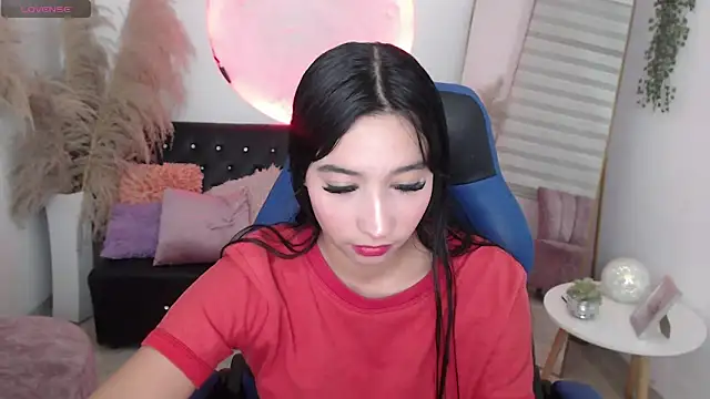 Snapshot of ivvoncute chatting on May 1, 2026, 1:21 am ivvoncute online show from May 1, 2026, 1:21 am