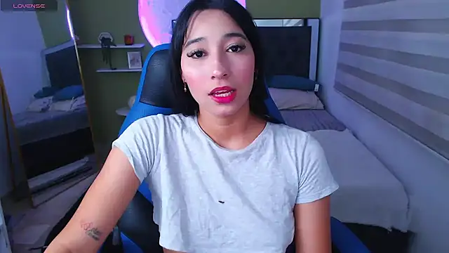 Snapshot of ivvoncute chatting on May 16, 2026, 1:37 am ivvoncute online show from May 16, 2026, 1:37 am