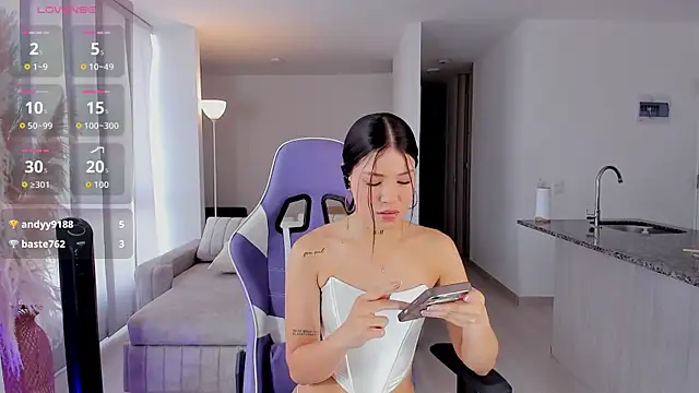 sofiawiliams online show from April 18, 2026, 7:29 pm