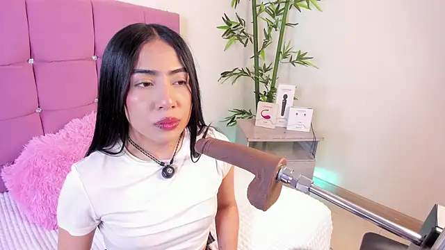 Valecute  online show from May 5, 2026, 8:01 pm