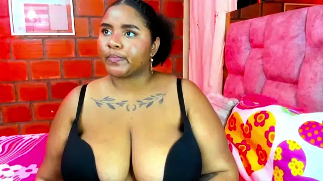 Snapshot of Valentina_belmont chatting on May 28, 2026, 4:20 am Valentina belmont online show from May 28, 2026, 4:20 am