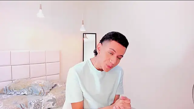 dominicjonnes online show from April 14, 2026, 9:09 pm