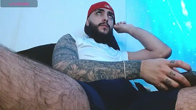 SantiagoHincapiie online show from April 22, 2026, 5:58 am