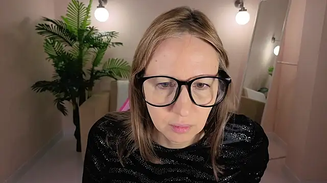 Elizabeth Andersonn online show from April 21, 2026, 12:56 am