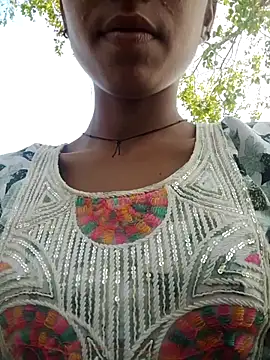 wifedesi7050 online show from April 7, 2026, 4:14 am