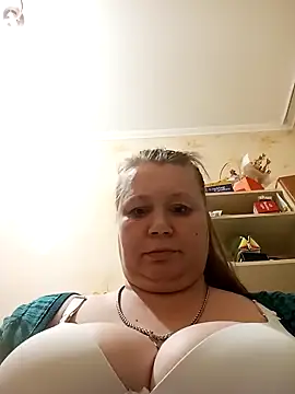 KiraStanton online show from April 14, 2026, 6:57 pm