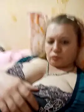 KiraStanton online show from April 18, 2026, 5:48 pm