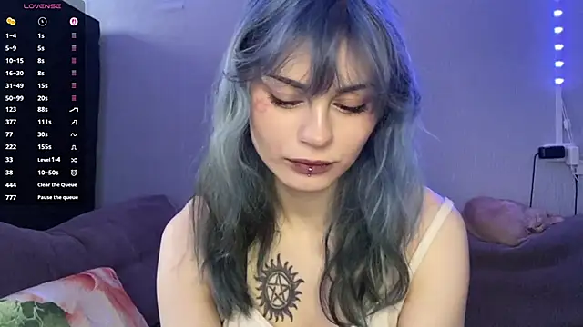 Emmibrilson online show from April 12, 2026, 11:57 am