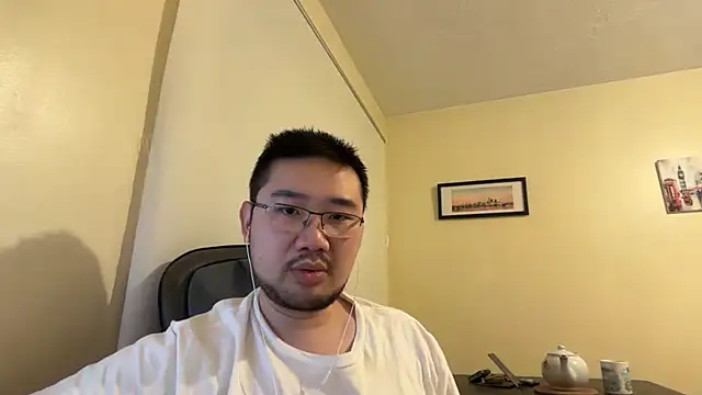 jasonryu2025 online show from April 18, 2026, 7:58 pm