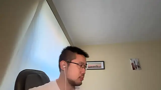 jasonryu2025 online show from April 19, 2026, 9:43 am