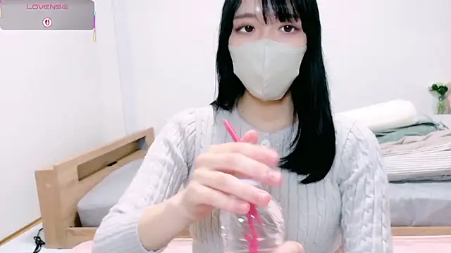 natsuka-chan online show from April 8, 2026, 11:01 am