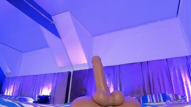 Fiorelaa  online show from April 18, 2026, 11:45 am