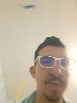 ANDYBLAKEE2025 online show from April 29, 2026, 1:32 am