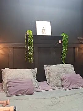 milk chloe  online show from April 21, 2026, 1:50 pm