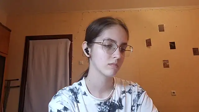 Katelemon online show from July 8, 2026, 2:18 pm