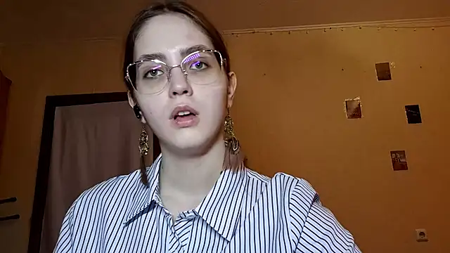 Katelemon online show from April 19, 2026, 2:29 pm