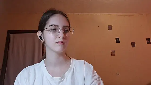 Katelemon online show from July 13, 2026, 1:32 pm