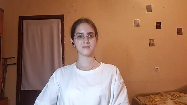 Katelemon online show from July 6, 2026, 3:03 pm