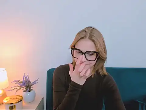 StormiSmooth online show from April 21, 2026, 11:06 am