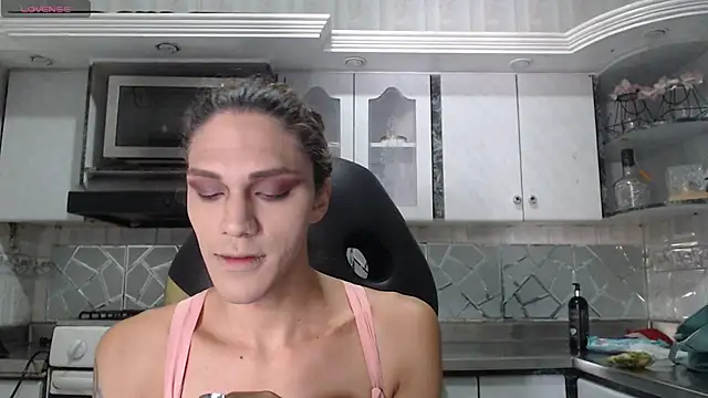 CrisOzzz online show from May 8, 2026, 5:39 pm
