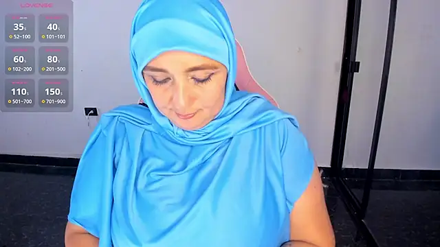 Snapshot of HijabiMilff chatting on July 16, 2026, 2:36 pm HijabiMilff online show from July 16, 2026, 2:36 pm