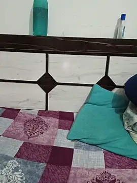 Queenlipx online show from March 5, 2026, 3:52 pm