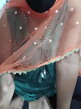 Queenlipx online show from February 28, 2026, 3:44 pm