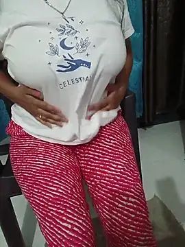 Queenlipx online show from March 11, 2026, 4:34 pm