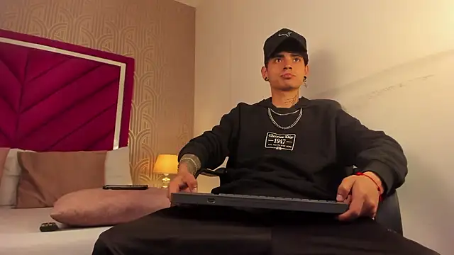 Snapshot of Dominic_Foxx chatting on March 3, 2026, 12:23 pm Dominic Foxx online show from March 3, 2026, 12:23 pm