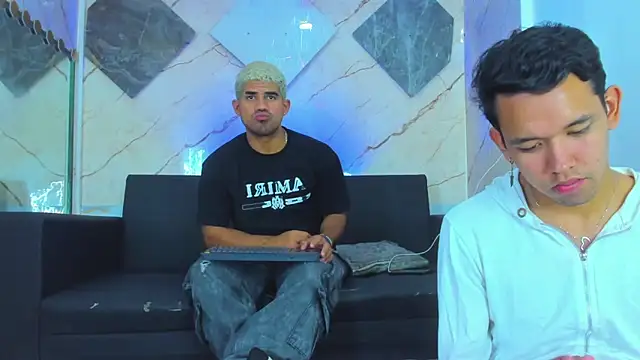 Snapshot of Latins_on_fire chatting on March 1, 2026, 7:36 pm Latins on fire online show from March 1, 2026, 7:36 pm