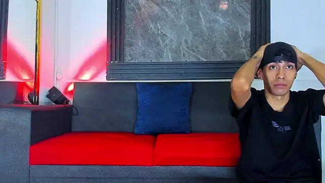 Snapshot of Latins_on_fire chatting on March 4, 2026, 7:54 pm Latins on fire online show from March 4, 2026, 7:54 pm