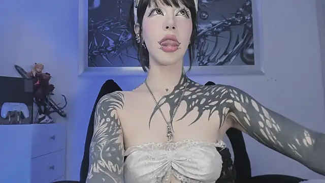 Snapshot of elledanielle chatting on May 15, 2026, 5:27 am elledanielle online show from May 15, 2026, 5:27 am