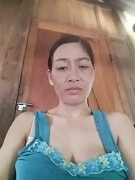 Snapshot of lris-Beauty77 chatting on July 9, 2026, 9:21 am lris-Beauty77 online show from July 9, 2026, 9:21 am
