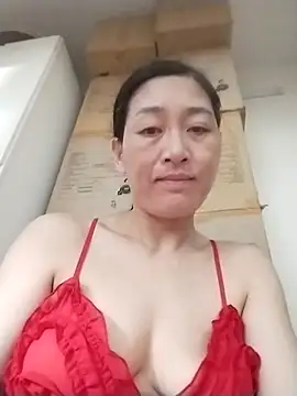 lris-Beauty77 online show from April 18, 2026, 8:20 pm