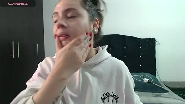 Ana  arms online show from February 25, 2026, 2:06 pm