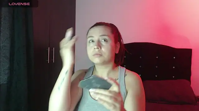 Snapshot of Ana__arms chatting on May 10, 2026, 8:33 pm Ana arms online show from May 10, 2026, 8:33 pm