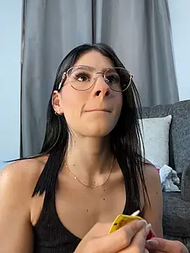 Dasha Be online show from April 14, 2026, 9:42 pm